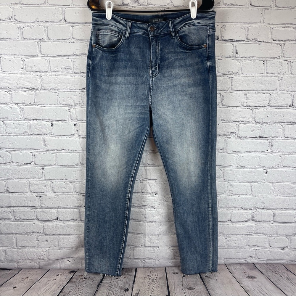 Judy Blue Jeans Womens 13/31 (32x27) Relaxed Fit‎ Distressed Raw Hem Stretch